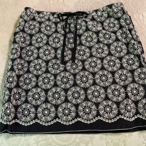 Sophie Max black/white embroidered floral skirt in size L, with tags.